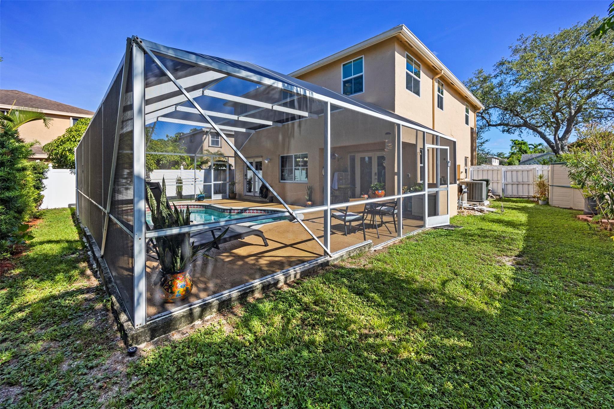 Lyons West 137-40 B - Residential