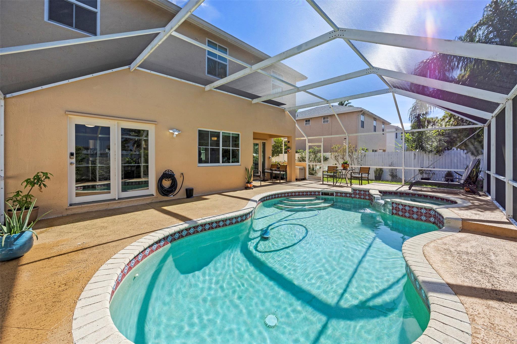 Lyons West 137-40 B - Residential