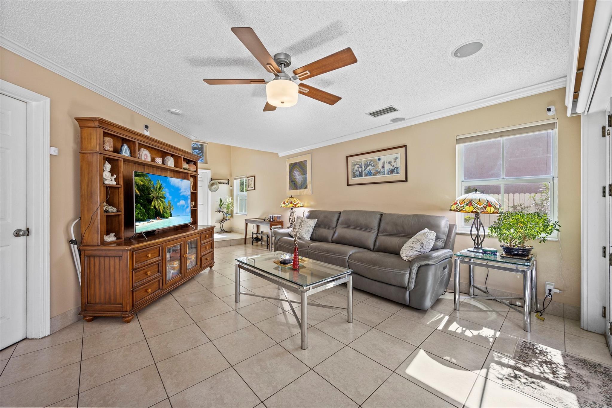 Lyons West 137-40 B - Residential