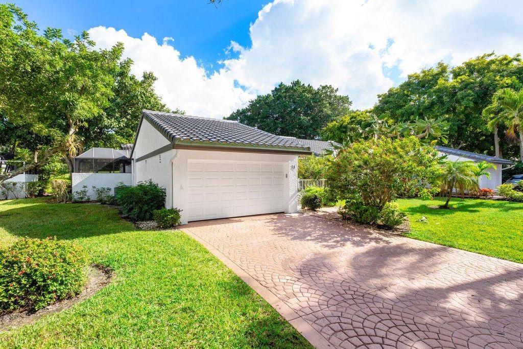 Photo of 78 Hampshire Lane, Boynton Beach, FL 33436 (MLS # R11048770)