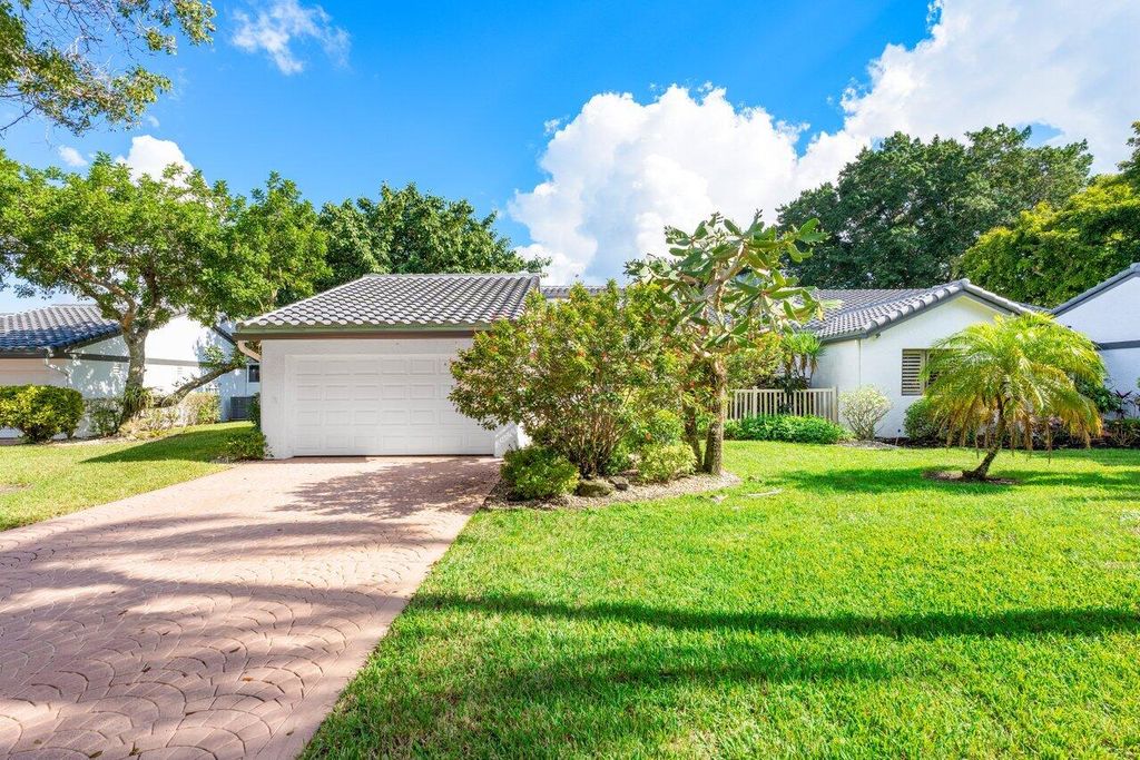 Photo of 78 Hampshire Lane, Boynton Beach, FL 33436 (MLS # R11048770)
