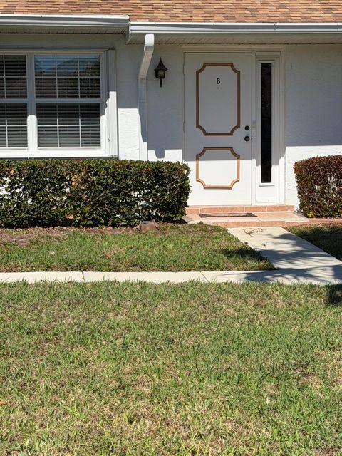 Photo of 1234 S Lakes End Drive #Apt B, Fort Pierce, FL 34982 (MLS # R11166297)
