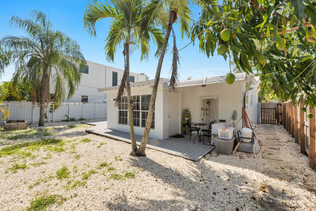 Photo of 413 SW 11th Street, Fort Lauderdale, FL 33315 (MLS # B26030579)