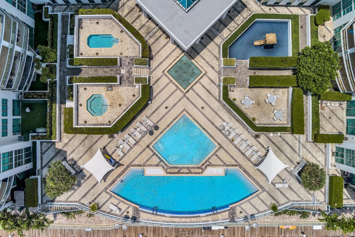 THE ATRIUM AT AVENTURA CO - Residential