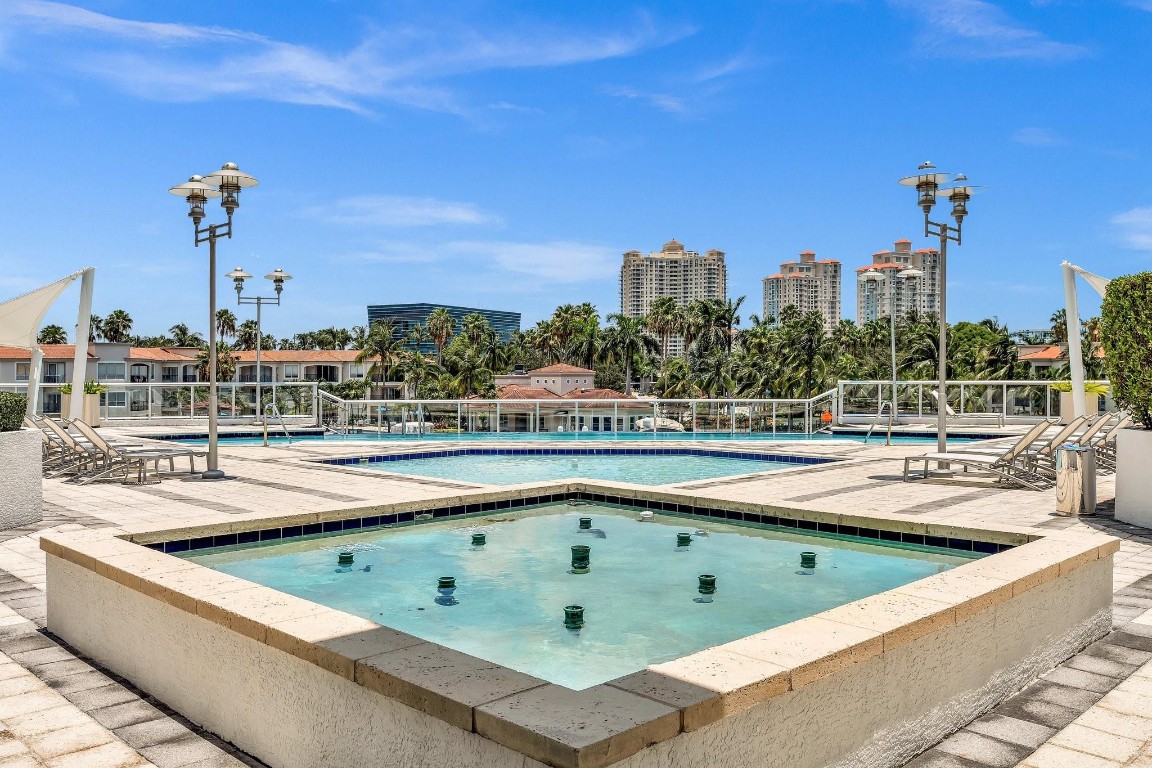 THE ATRIUM AT AVENTURA CO - Residential