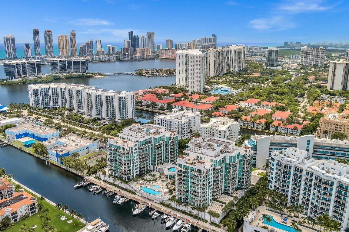 THE ATRIUM AT AVENTURA CO - Residential