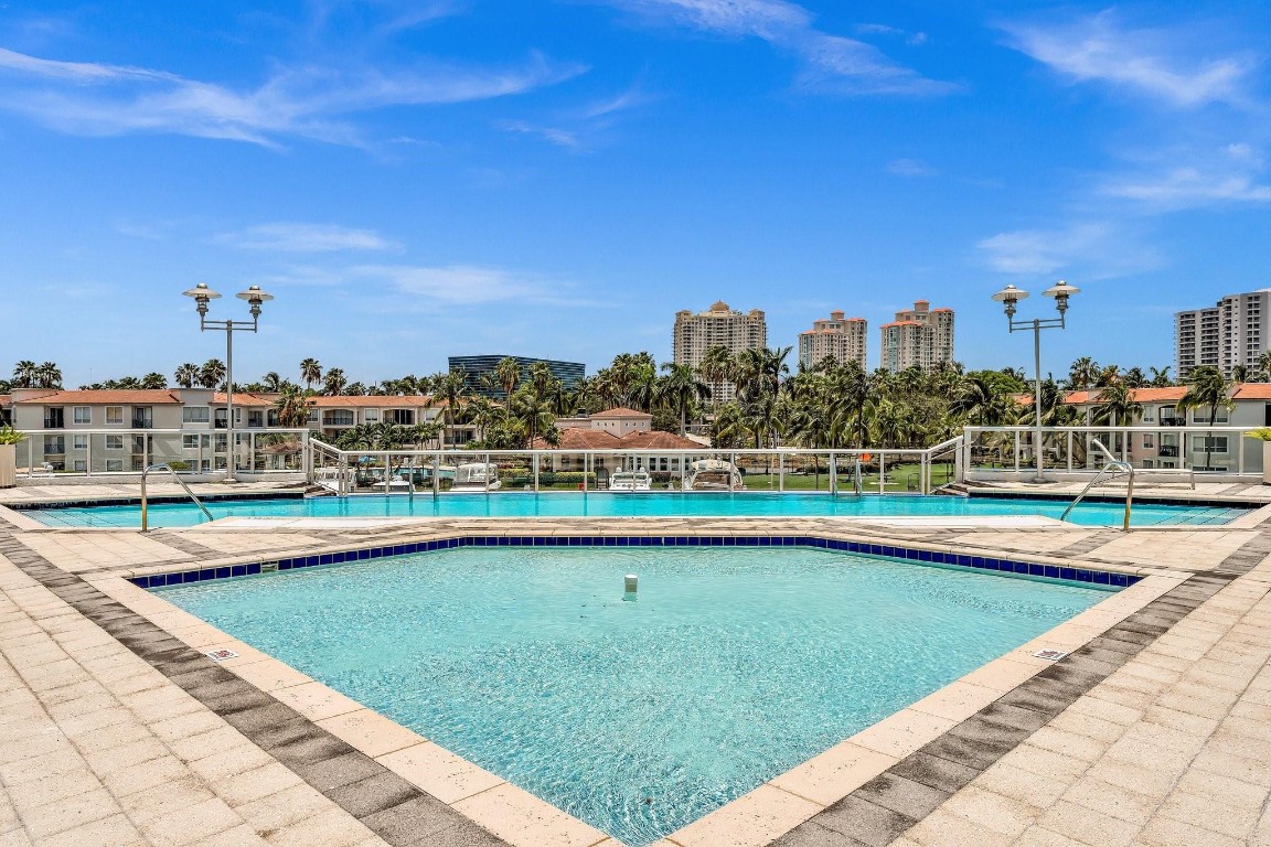 THE ATRIUM AT AVENTURA CO - Residential