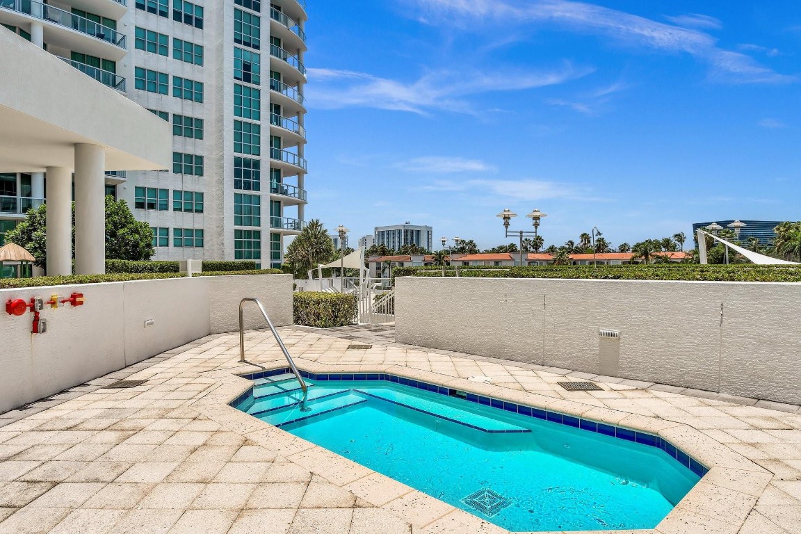 THE ATRIUM AT AVENTURA CO - Residential
