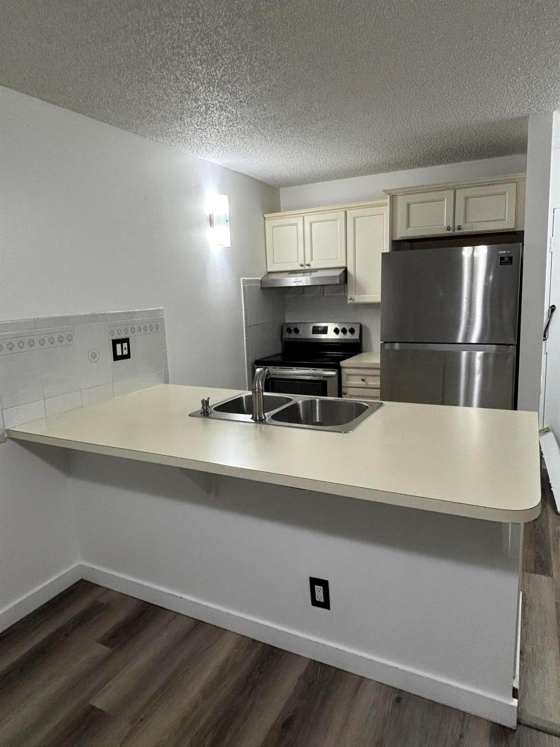 TOWER CLUB II - Residential Lease