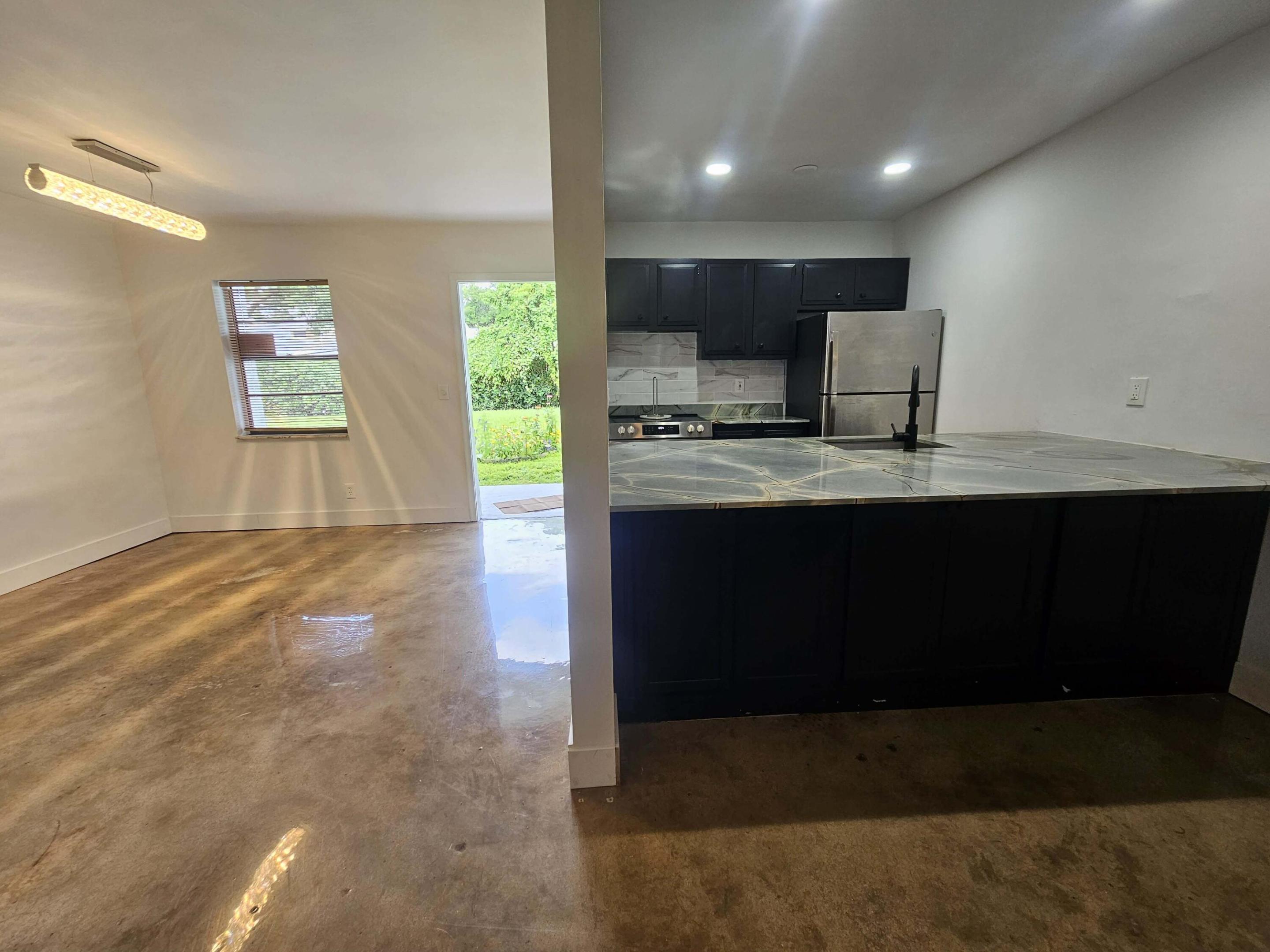 CENTRE HILL COURTS CONDO - Residential