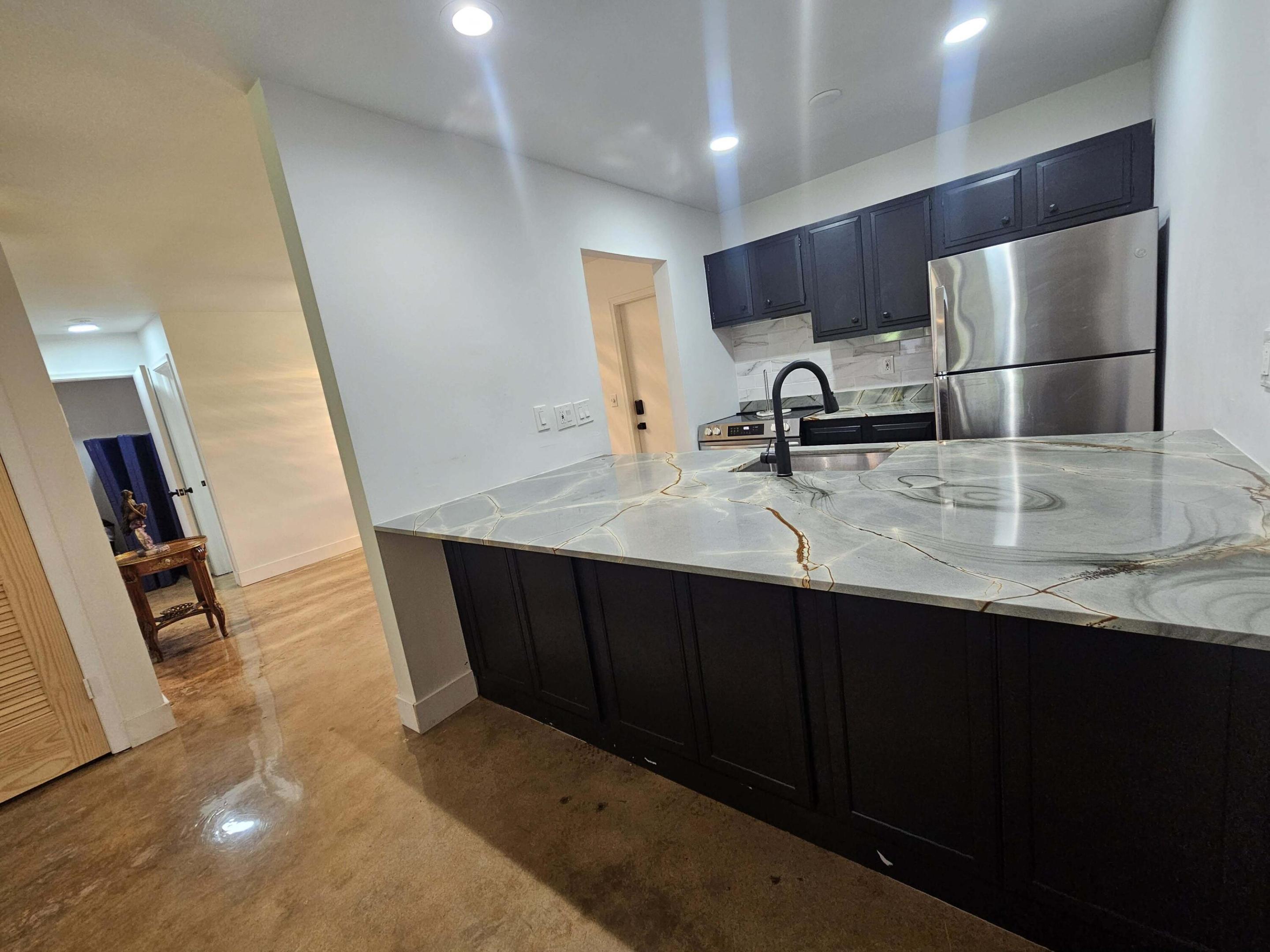 CENTRE HILL COURTS CONDO - Residential