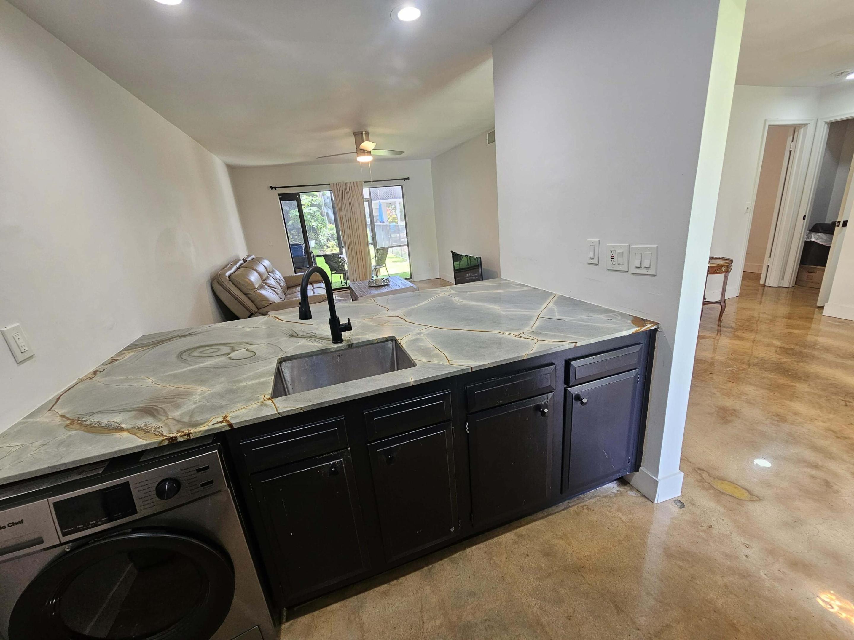 CENTRE HILL COURTS CONDO - Residential