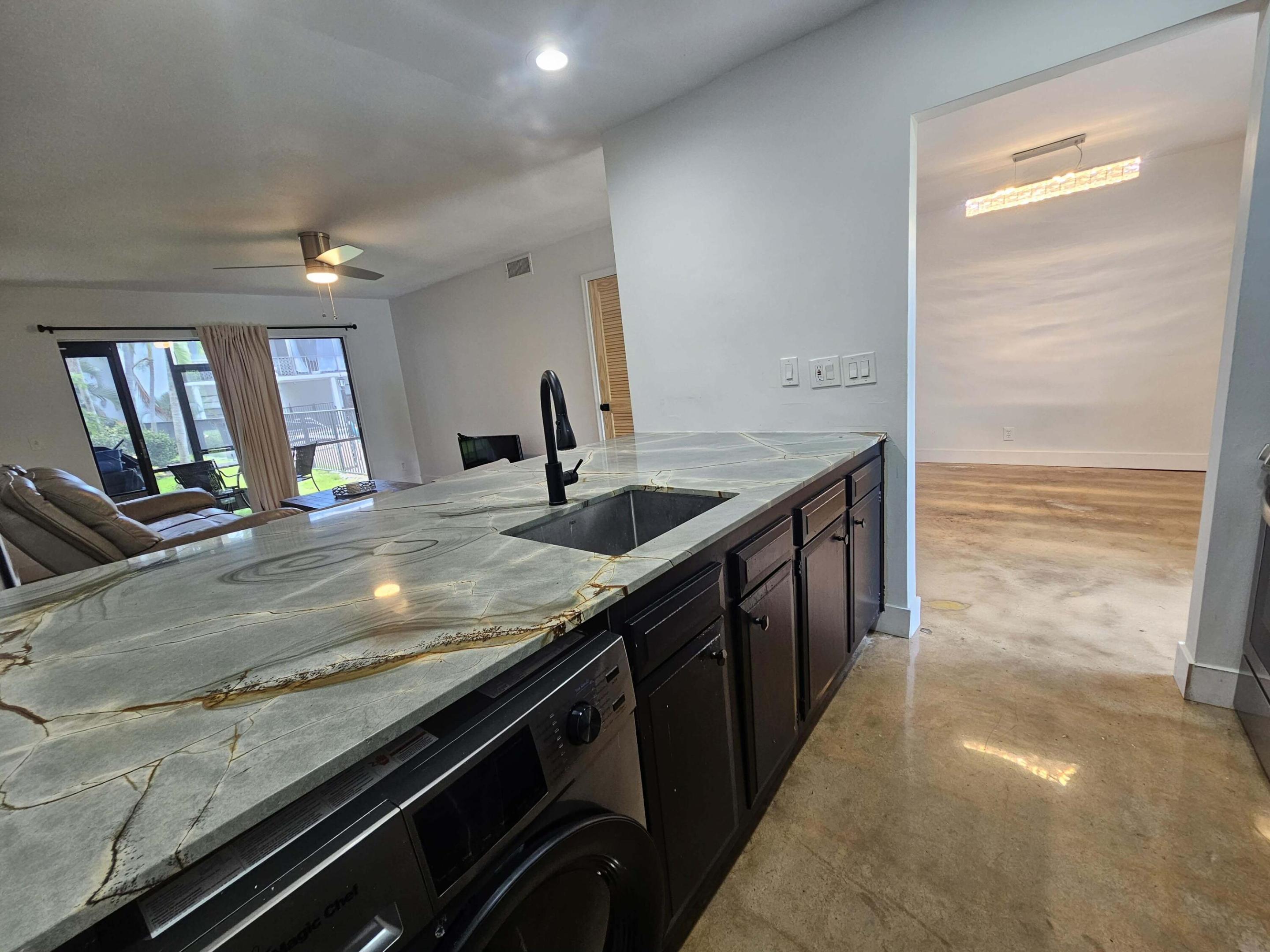 CENTRE HILL COURTS CONDO - Residential