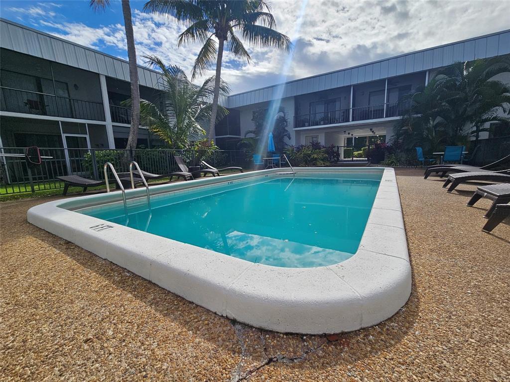 CENTRE HILL COURTS CONDO - Residential