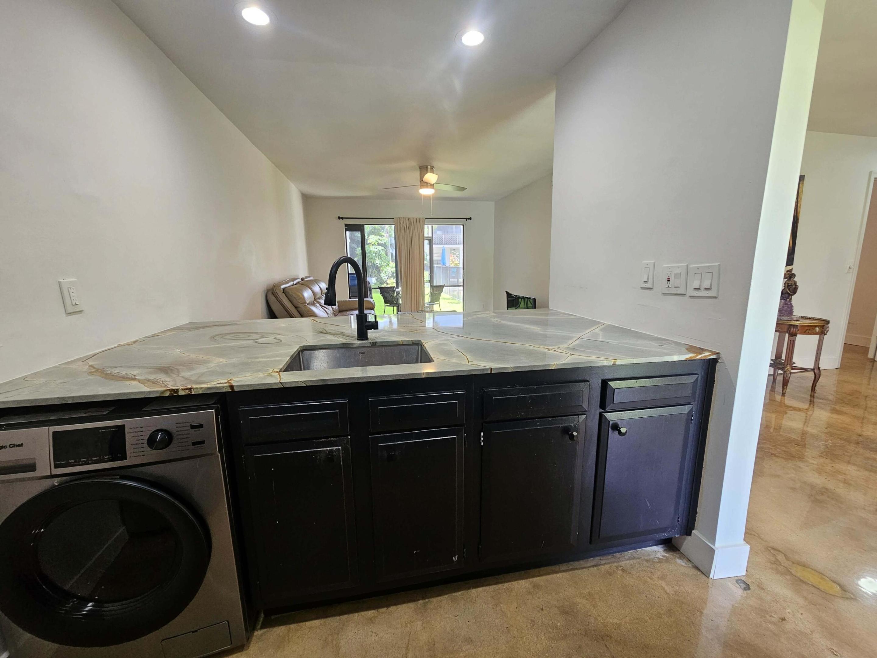 CENTRE HILL COURTS CONDO - Residential