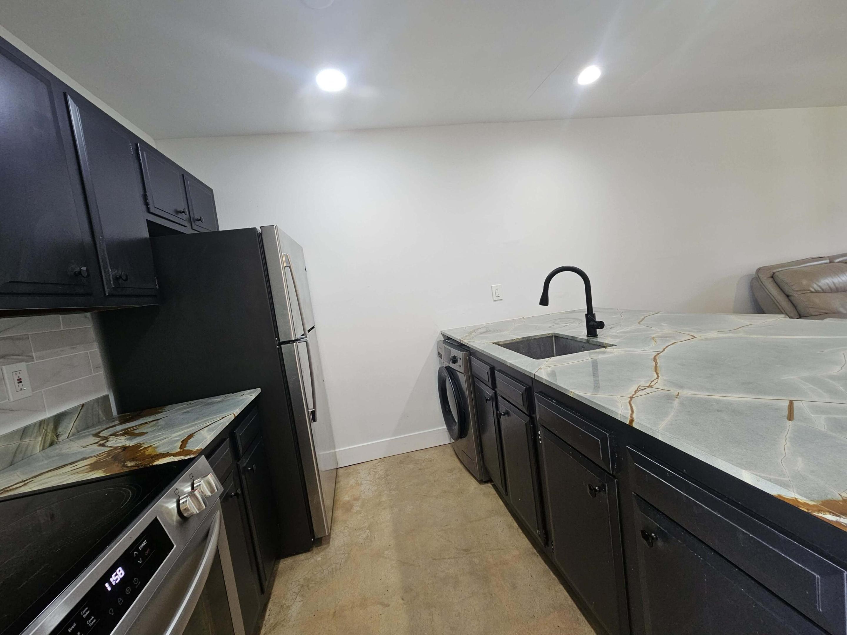 CENTRE HILL COURTS CONDO - Residential