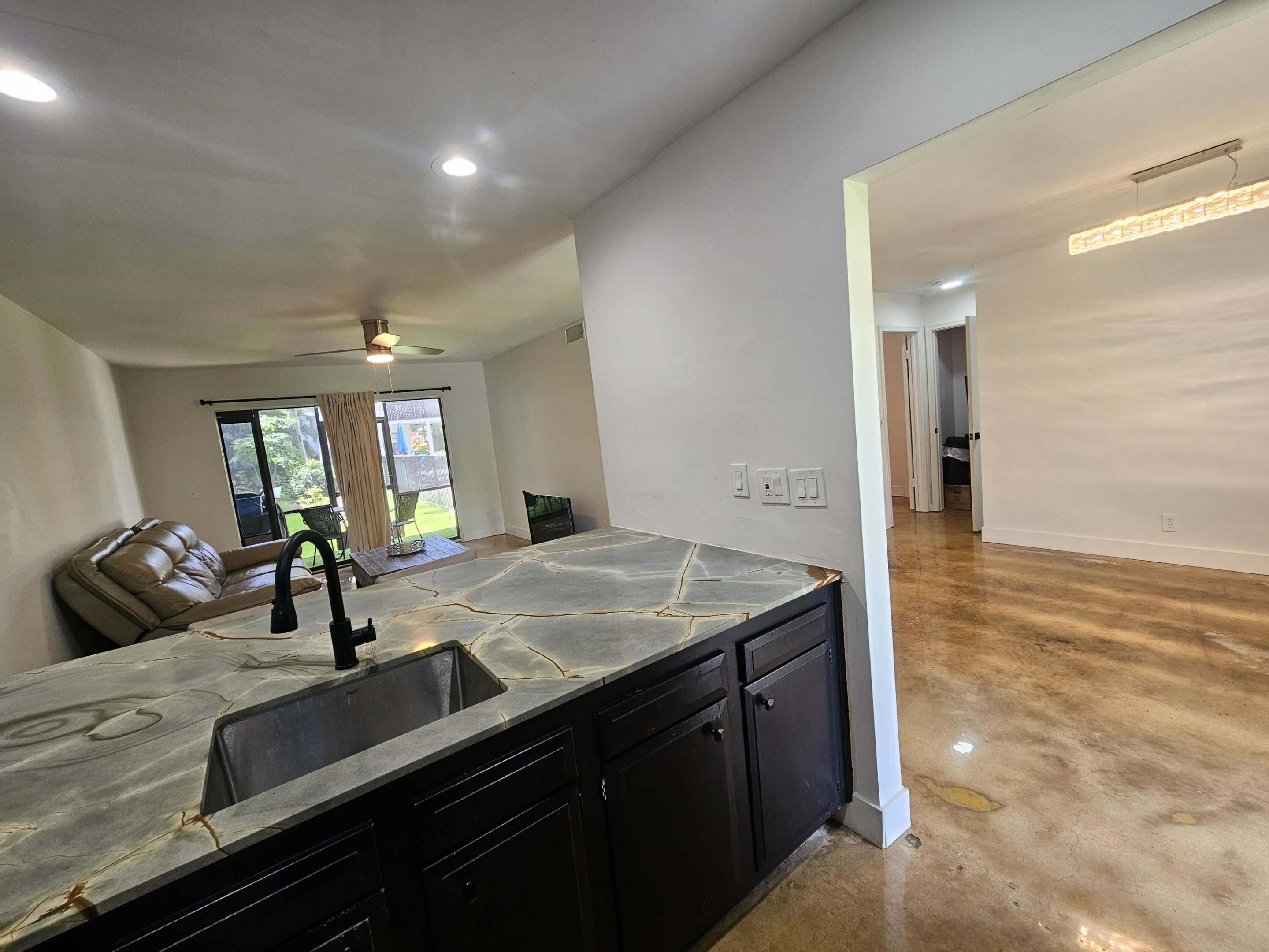 CENTRE HILL COURTS CONDO - Residential