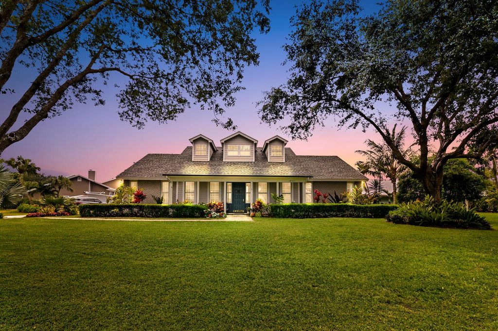 Photo of 18263 River Oaks Drive, Jupiter, FL 33458 (MLS # R10983714)