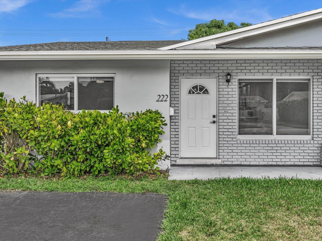 Photo of 222 NE 9th Avenue, Deerfield Beach, FL 33441 (MLS # B26073269)