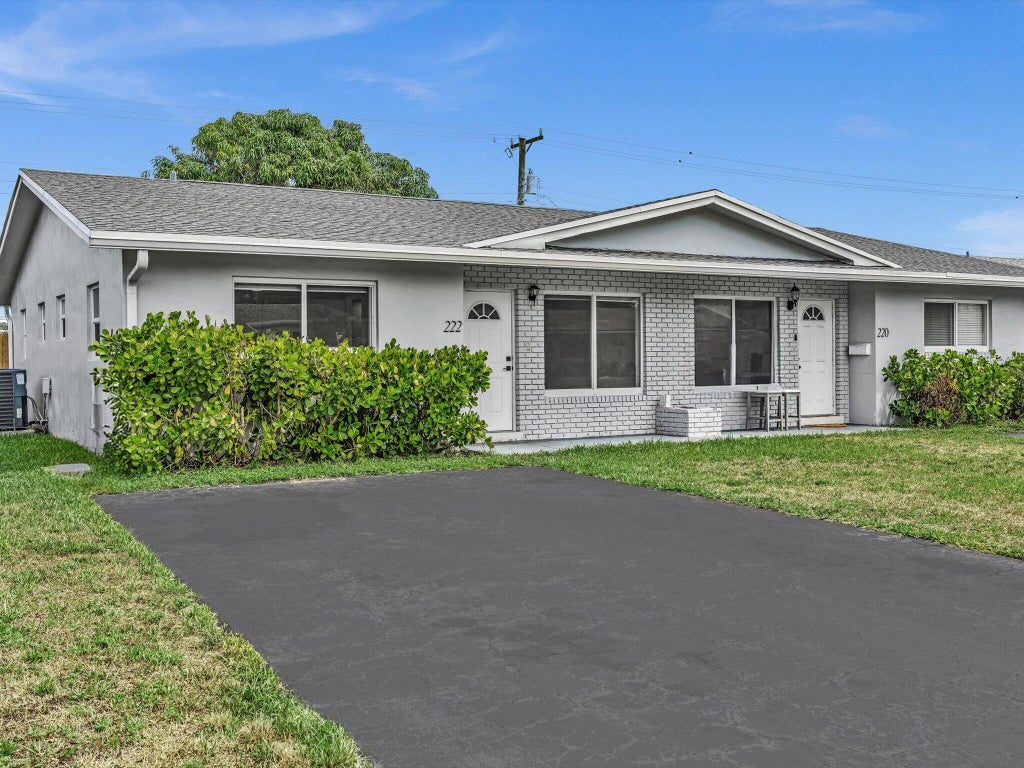 Photo of 222 NE 9th Avenue, Deerfield Beach, FL 33441 (MLS # B26073269)