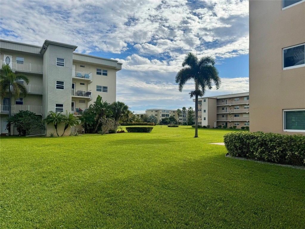 Photo of 130 26th Street #309, Boynton Beach, FL 33435 (MLS # F10543552)