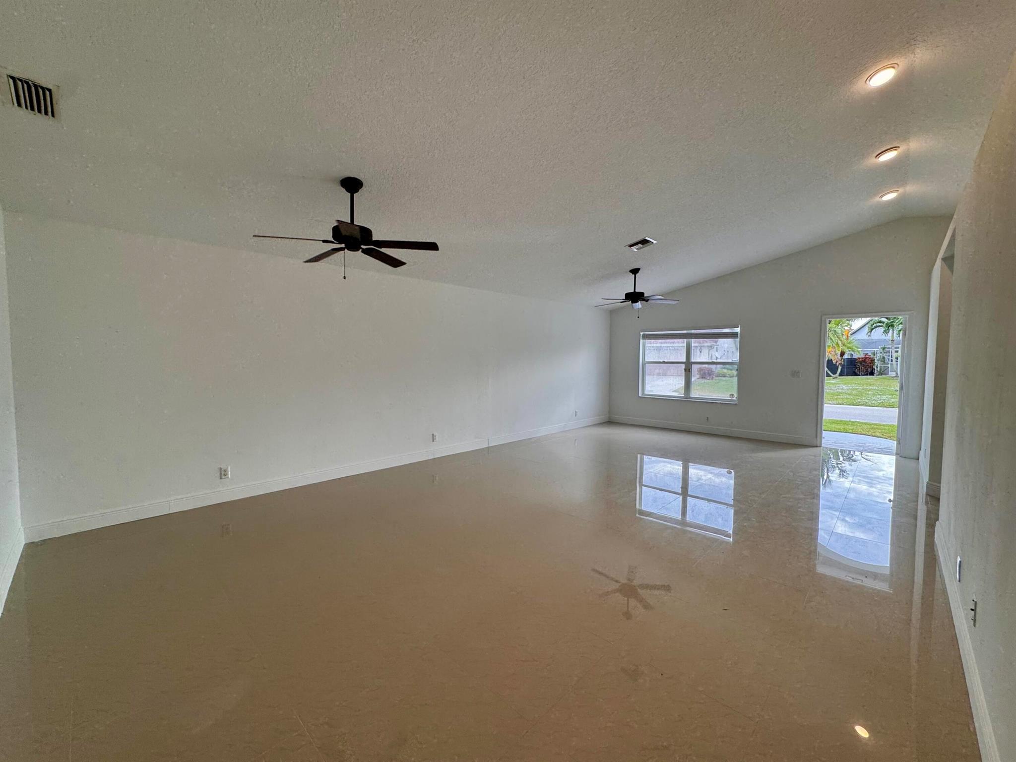OLIVE TREE PAR 6B - Residential Lease