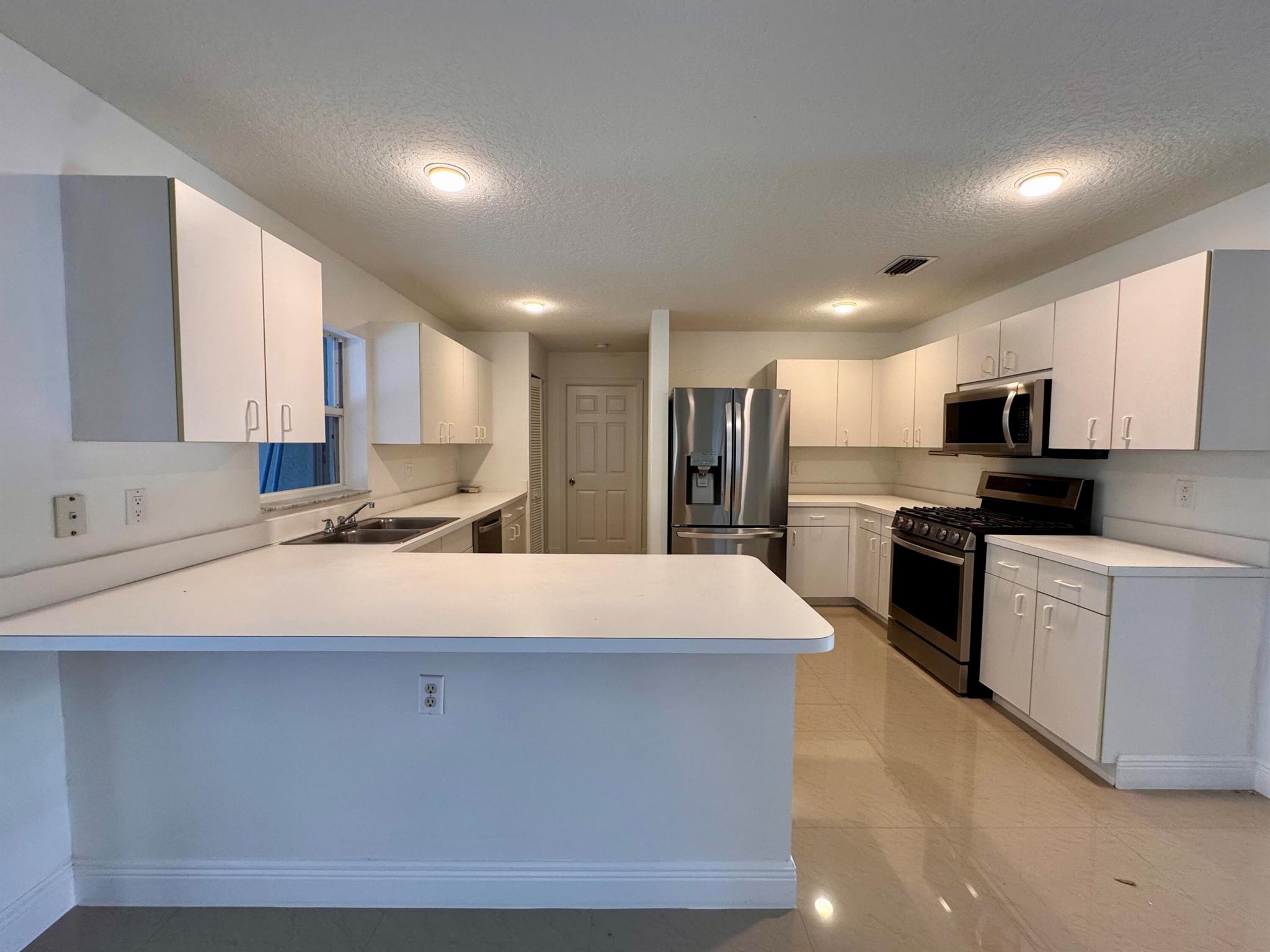 OLIVE TREE PAR 6B - Residential Lease
