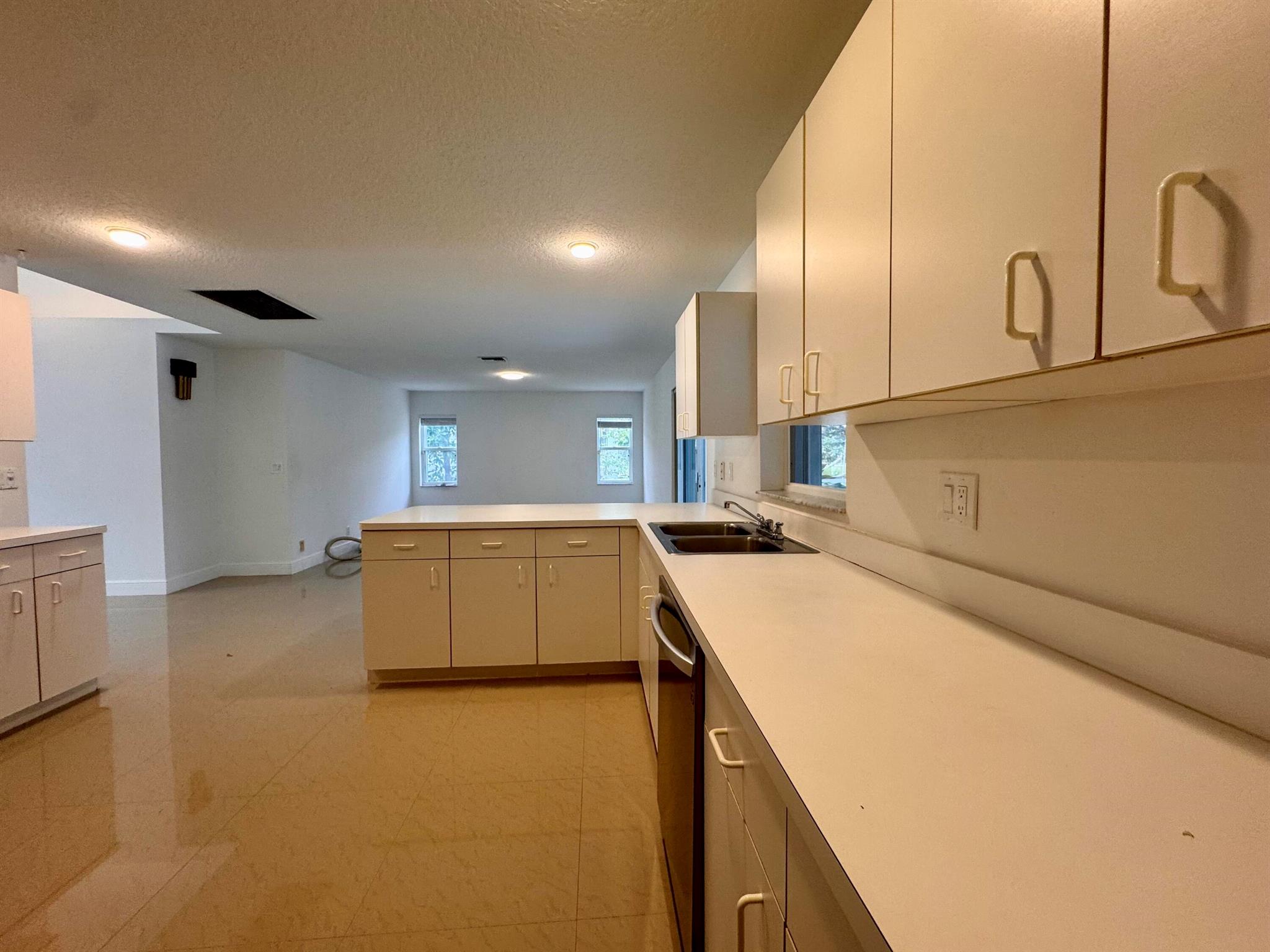 OLIVE TREE PAR 6B - Residential Lease