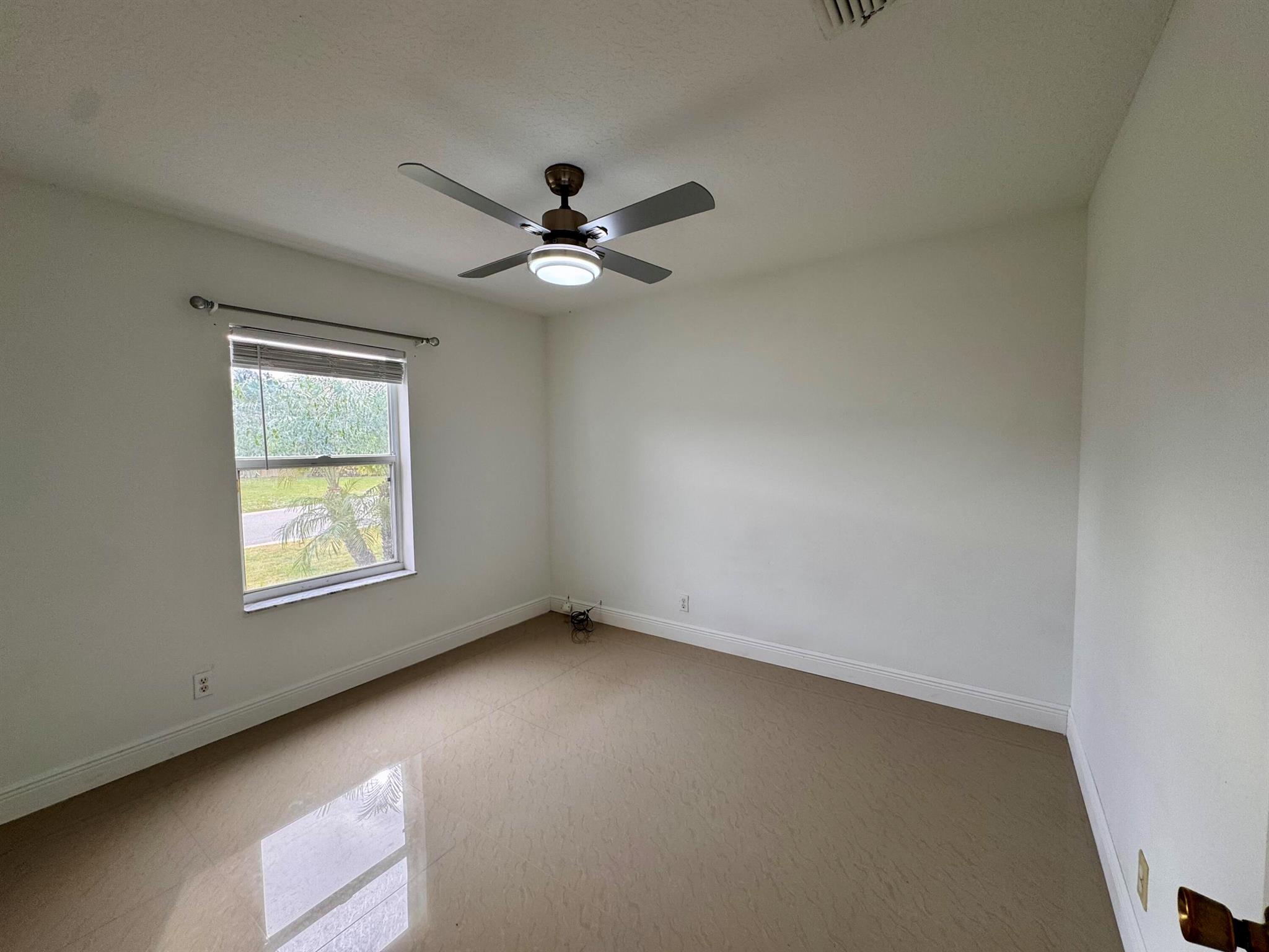 OLIVE TREE PAR 6B - Residential Lease