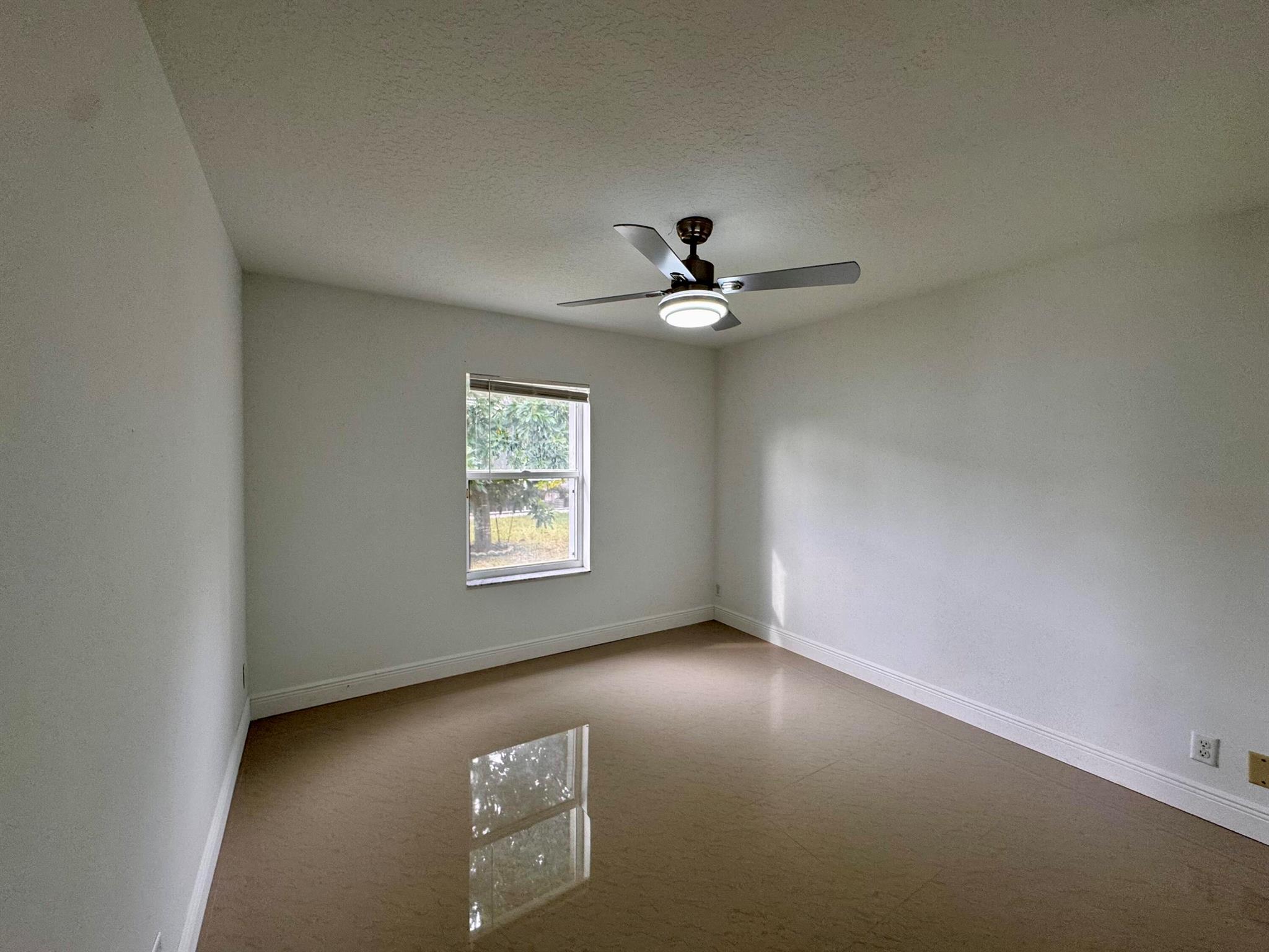 OLIVE TREE PAR 6B - Residential Lease