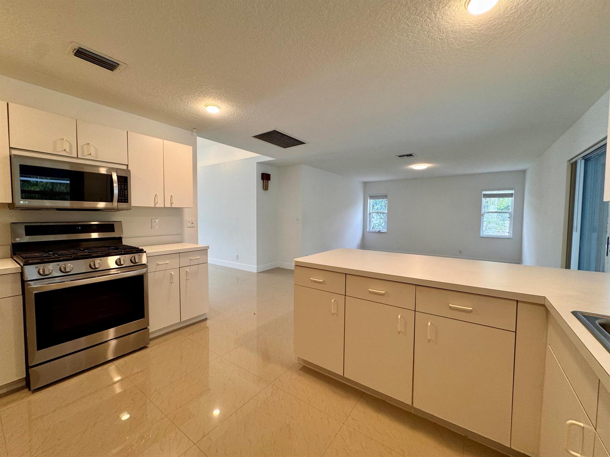 OLIVE TREE PAR 6B - Residential Lease
