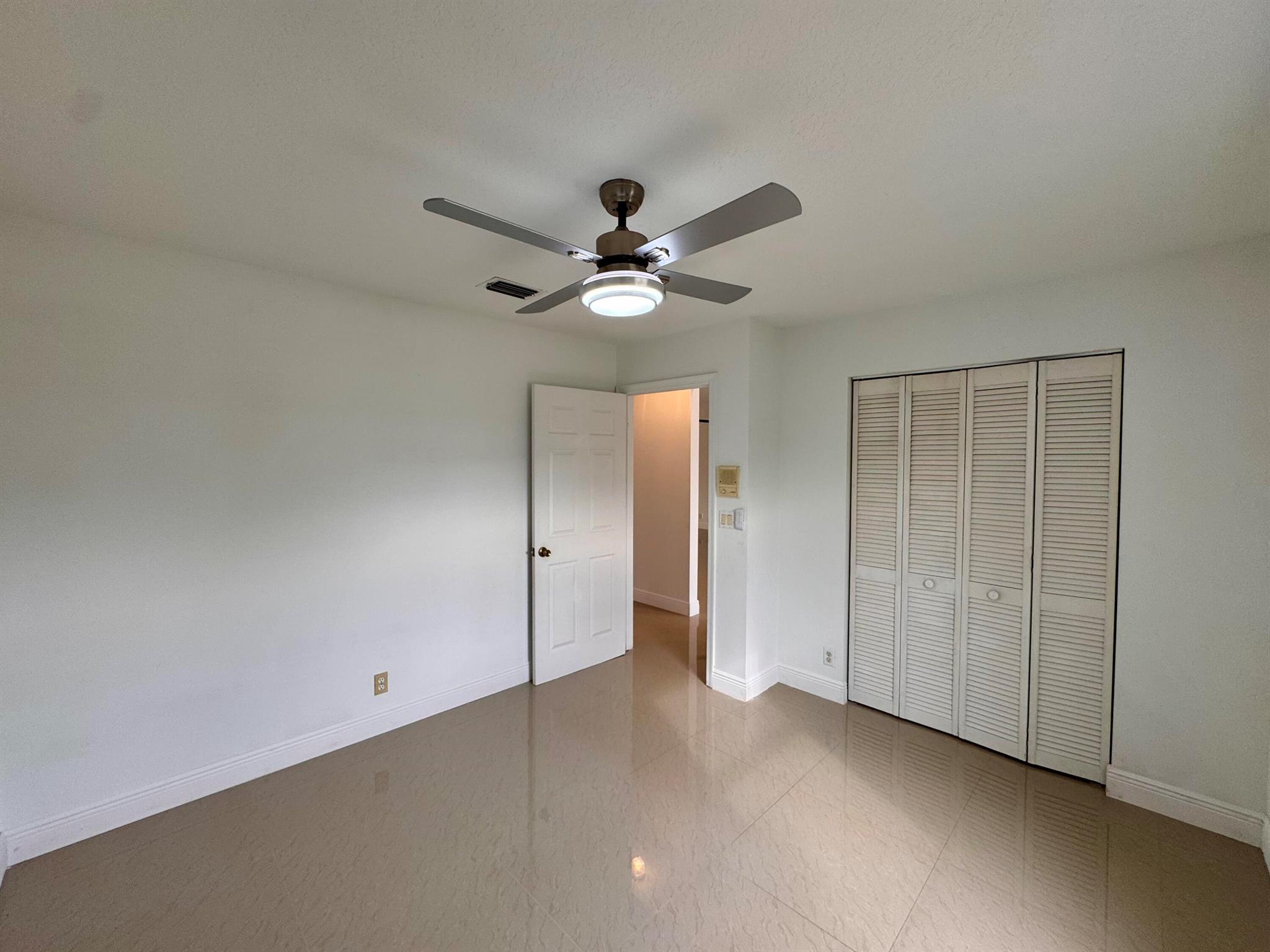 OLIVE TREE PAR 6B - Residential Lease