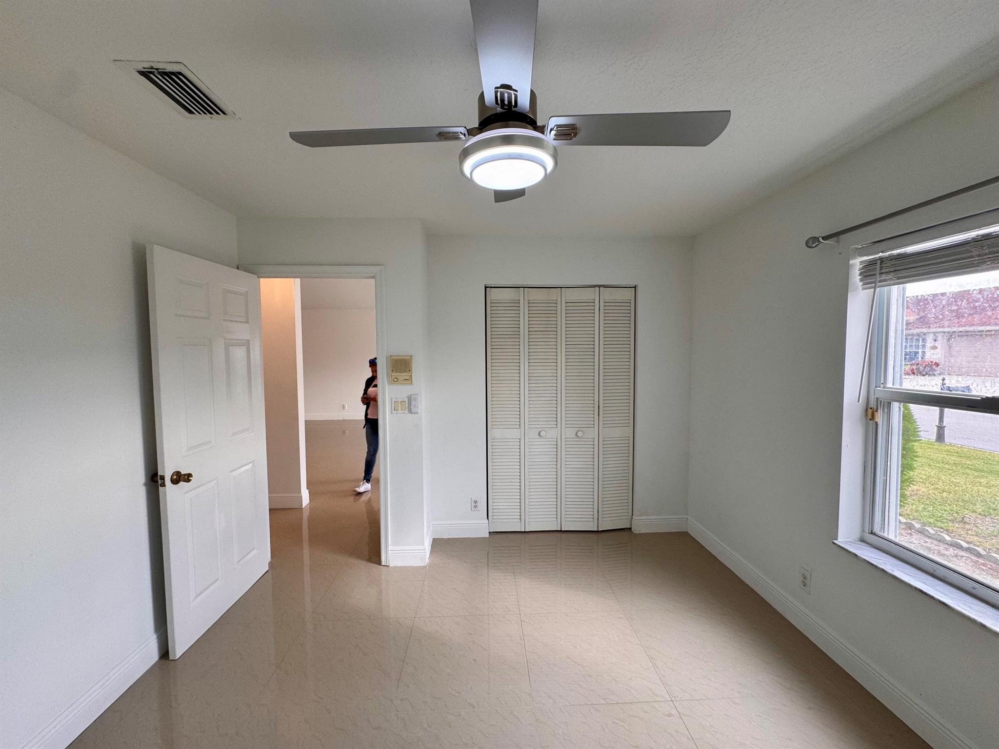 OLIVE TREE PAR 6B - Residential Lease