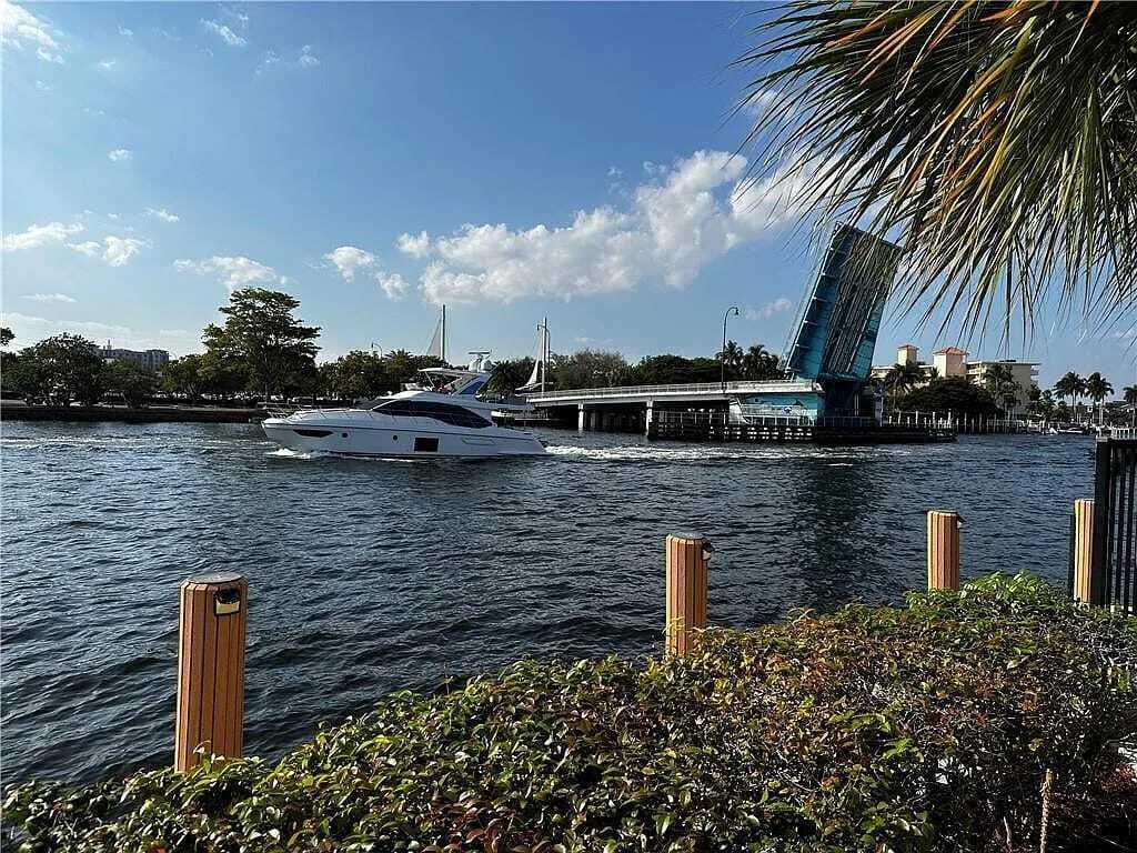 Riverside 105 Condo - Residential Lease