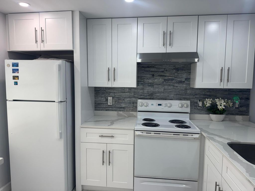 Photo of 4801 Martinique Place #B2, Coconut Creek, FL 33066 (MLS # B26008973)