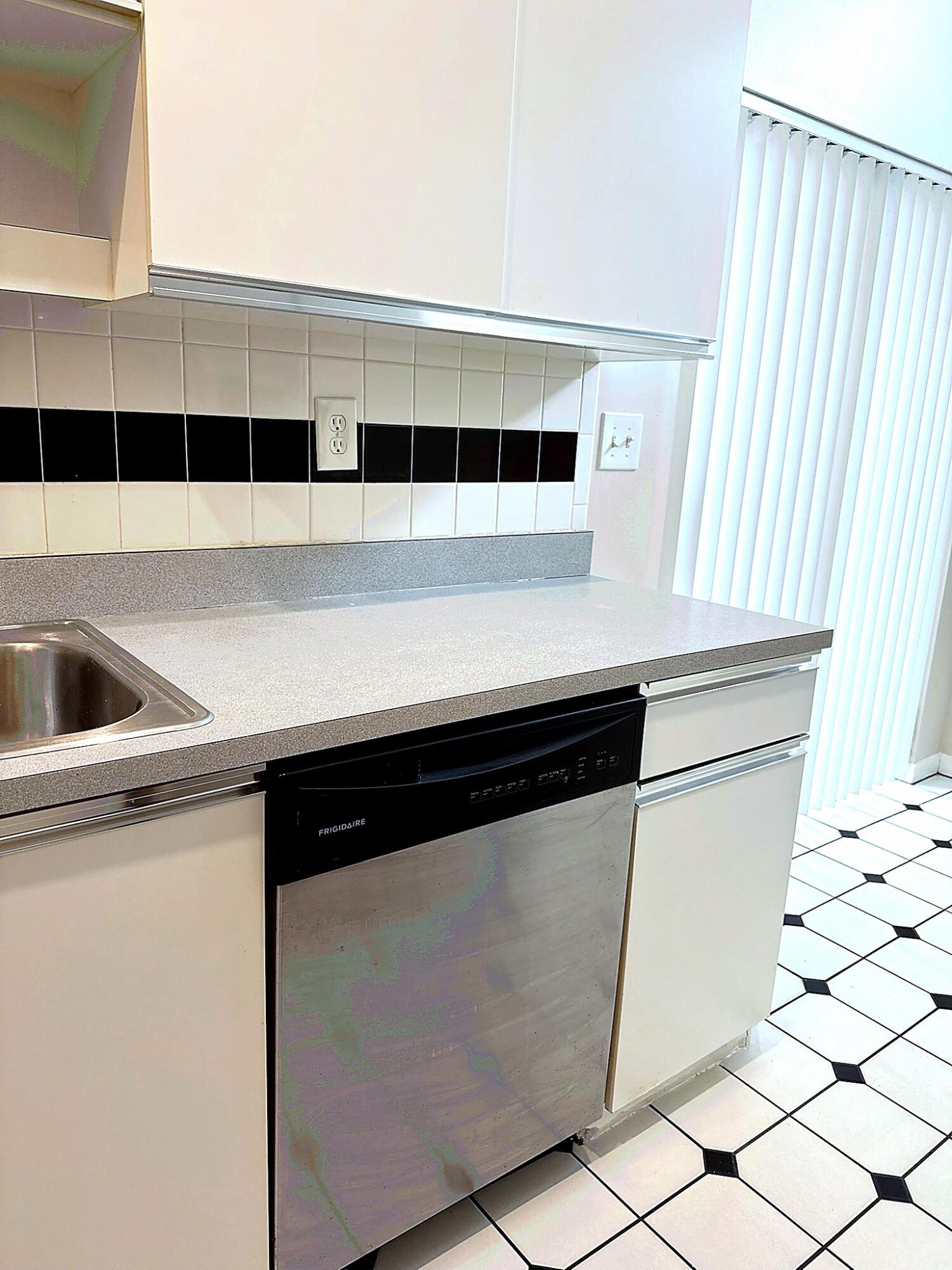 SAVANNAH'S CONDOMINIUM SECTION 1 PHASE 1-H - Residential