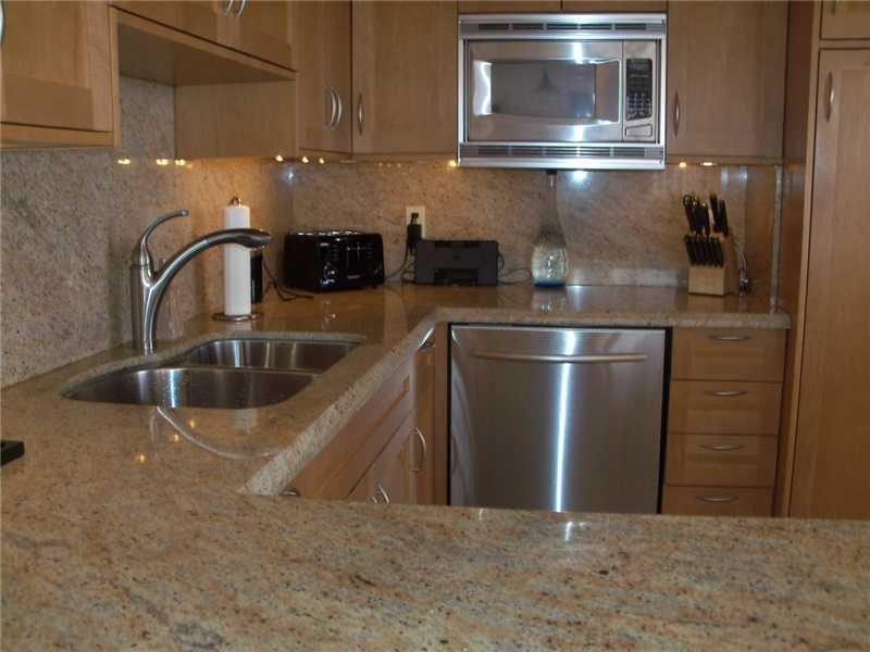 HALLMARK OF HOLLYWOOD - Residential