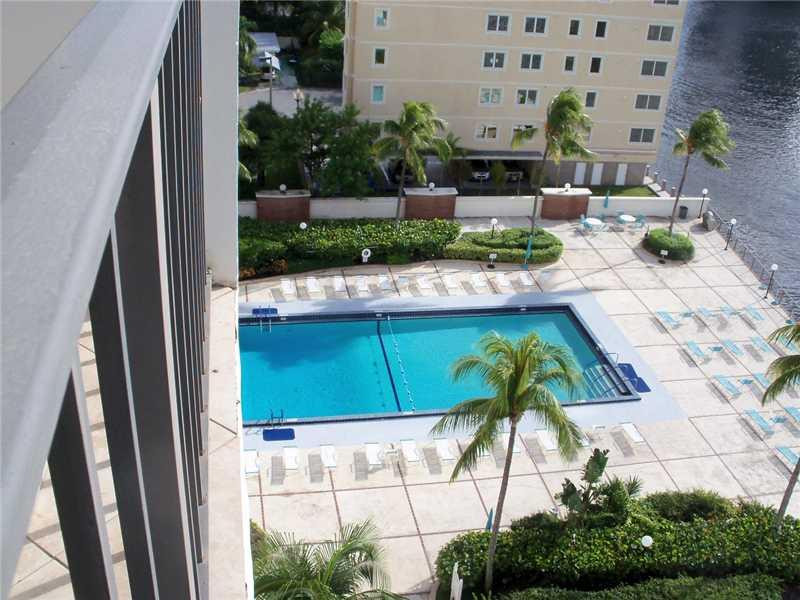 HALLMARK OF HOLLYWOOD - Residential