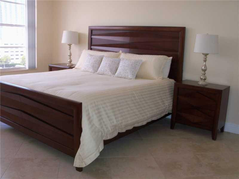 HALLMARK OF HOLLYWOOD - Residential