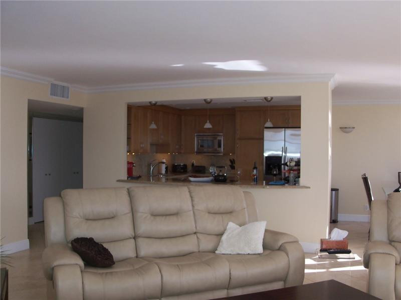 HALLMARK OF HOLLYWOOD - Residential