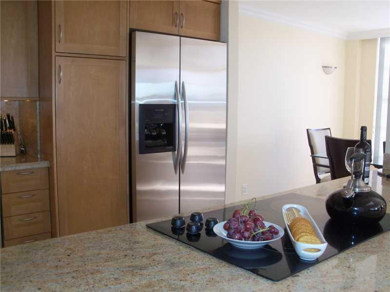 HALLMARK OF HOLLYWOOD - Residential