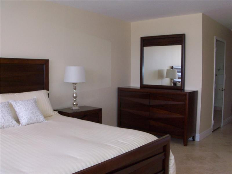 HALLMARK OF HOLLYWOOD - Residential