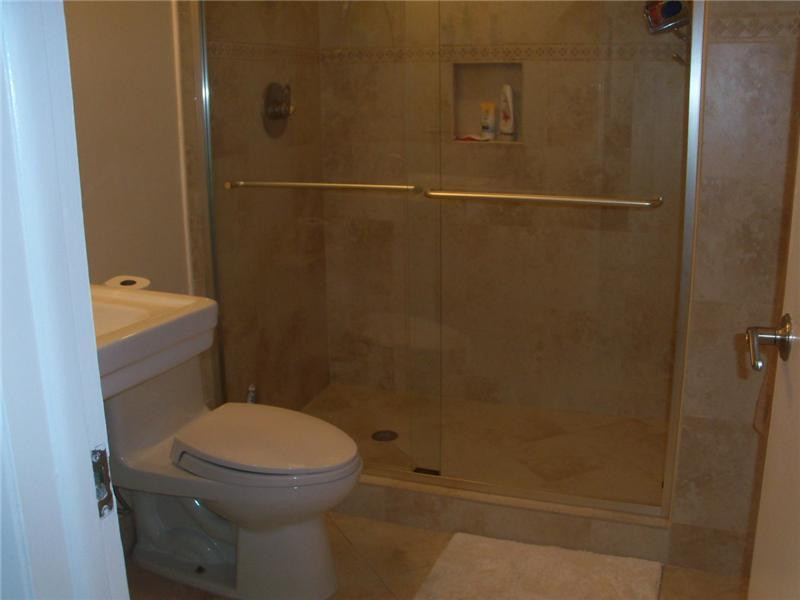 HALLMARK OF HOLLYWOOD - Residential