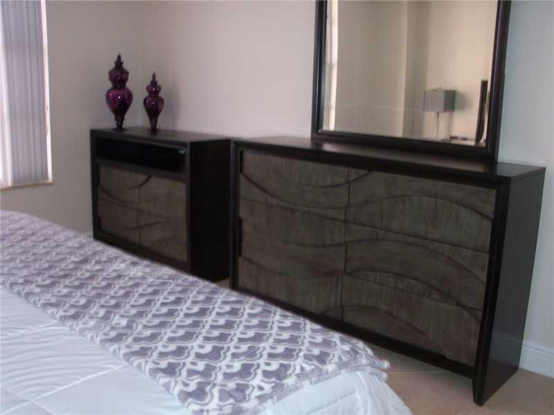 HALLMARK OF HOLLYWOOD - Residential