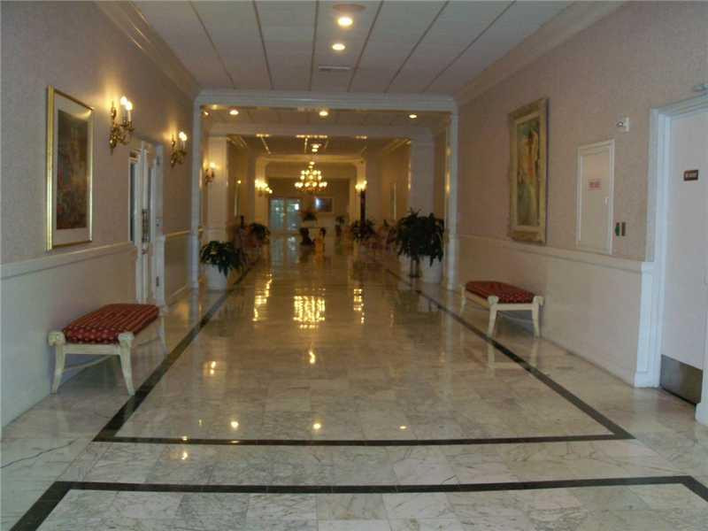 HALLMARK OF HOLLYWOOD - Residential