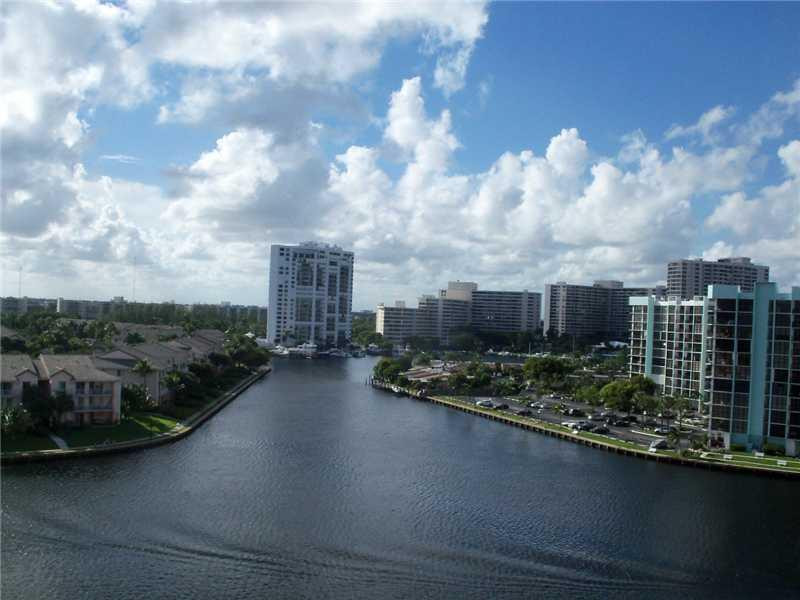 HALLMARK OF HOLLYWOOD - Residential