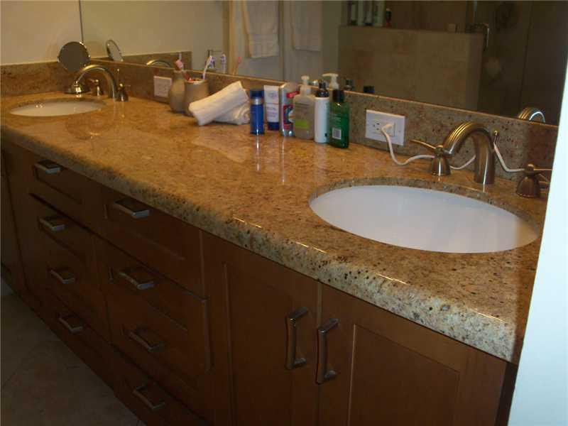 HALLMARK OF HOLLYWOOD - Residential