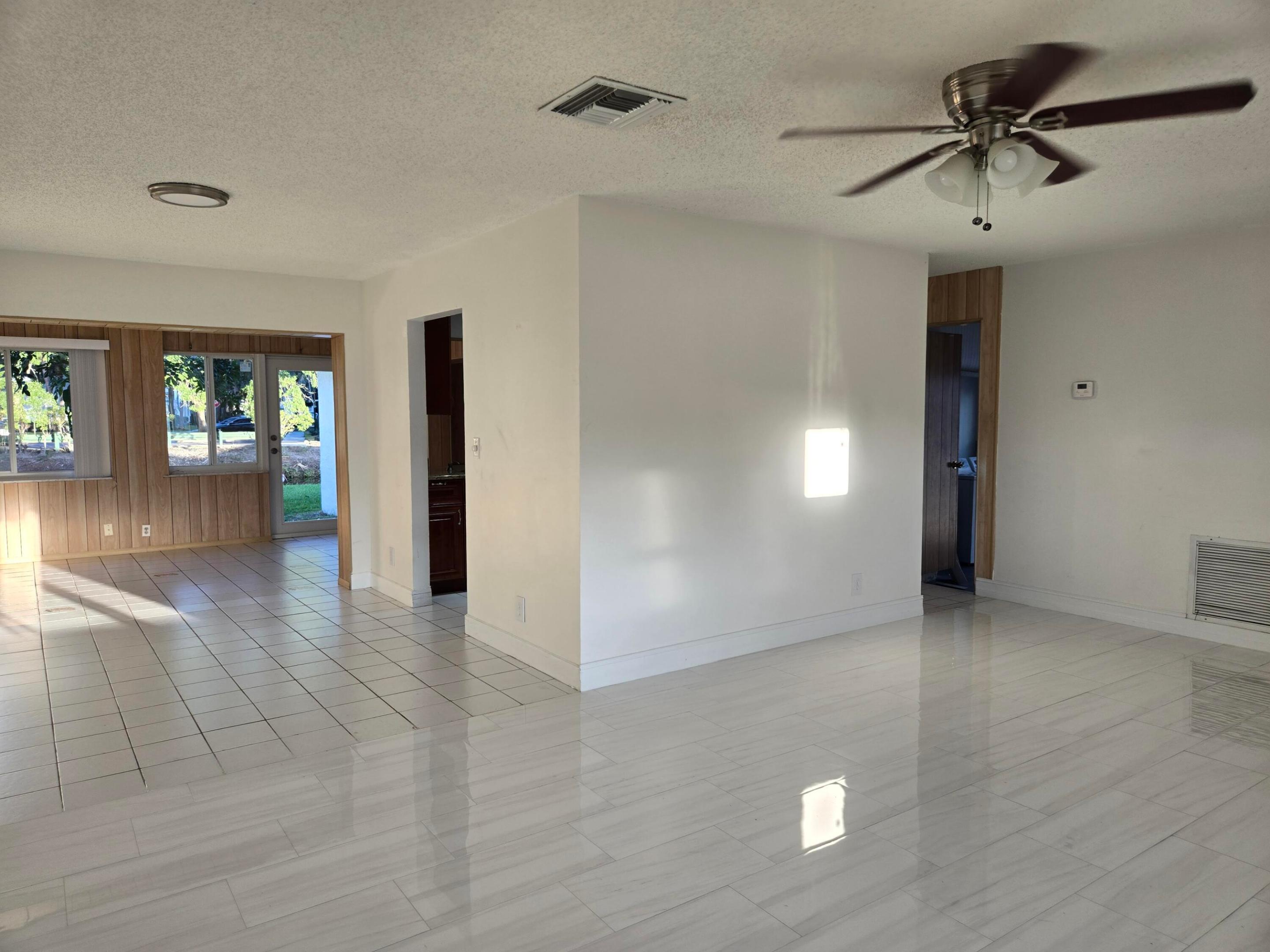 LAUDERDALE WEST - Residential