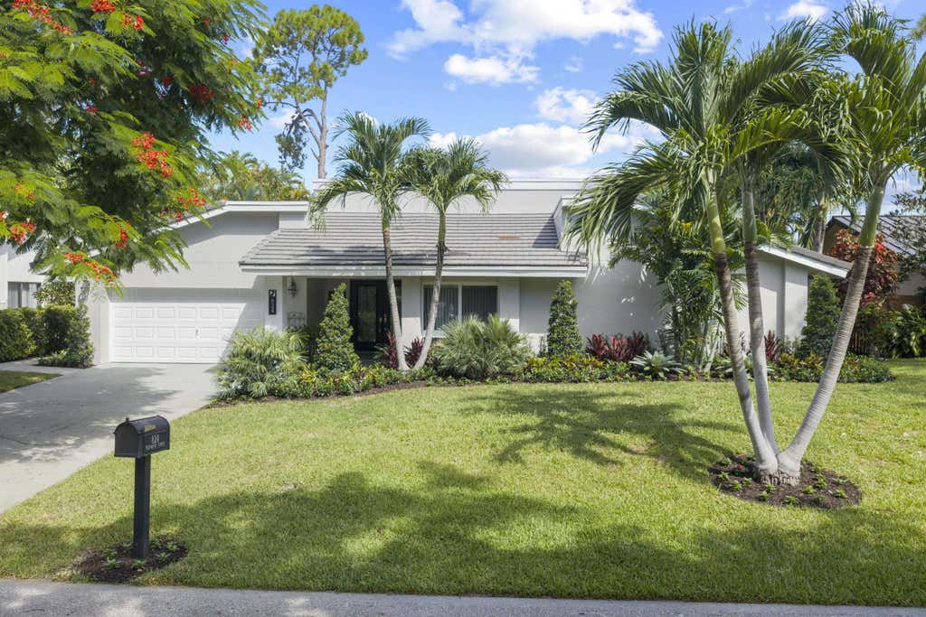 Photo of 824 Foxpointe Circle, Delray Beach, FL 33445 (MLS # B26067262)