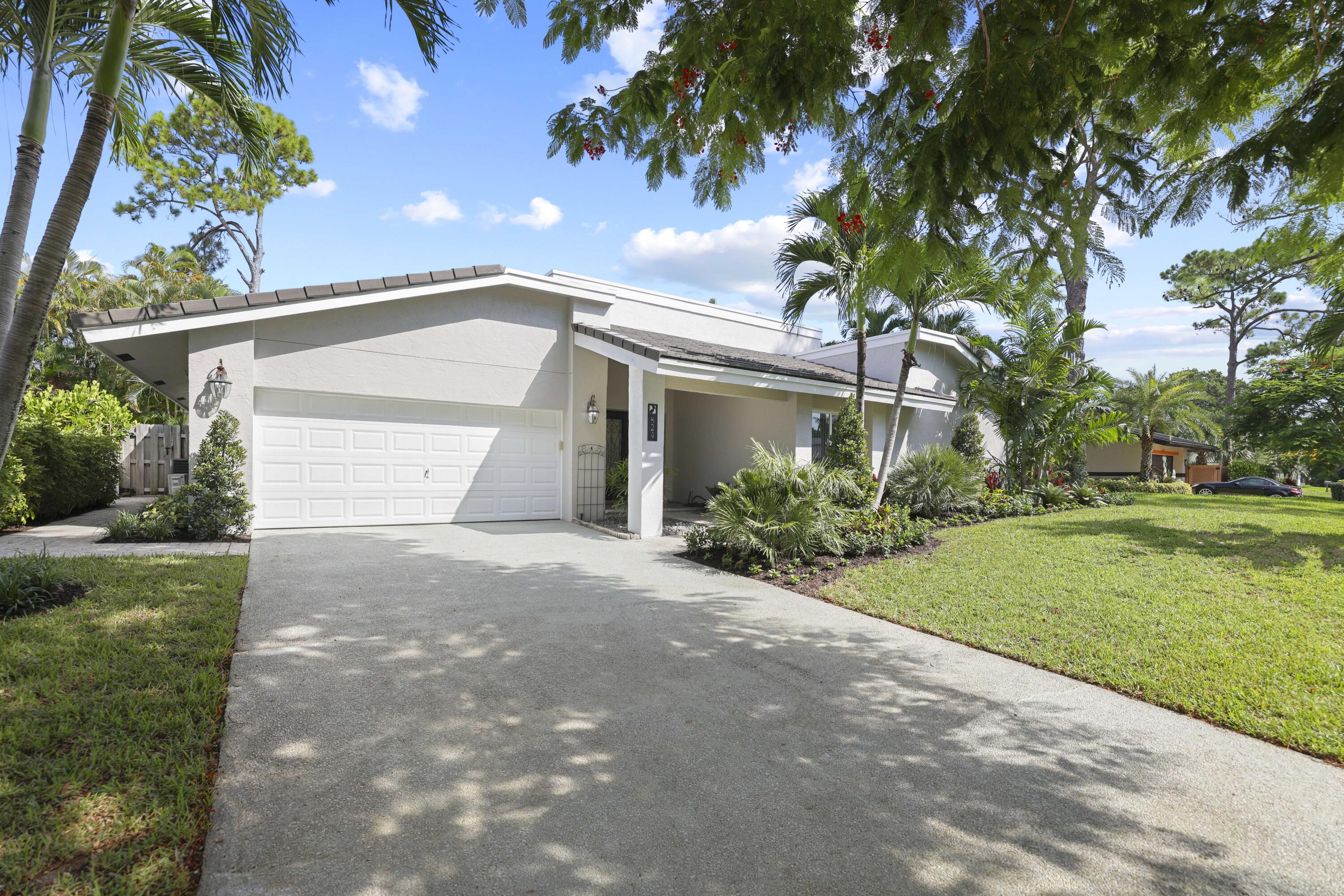 824 Foxpointe Circle